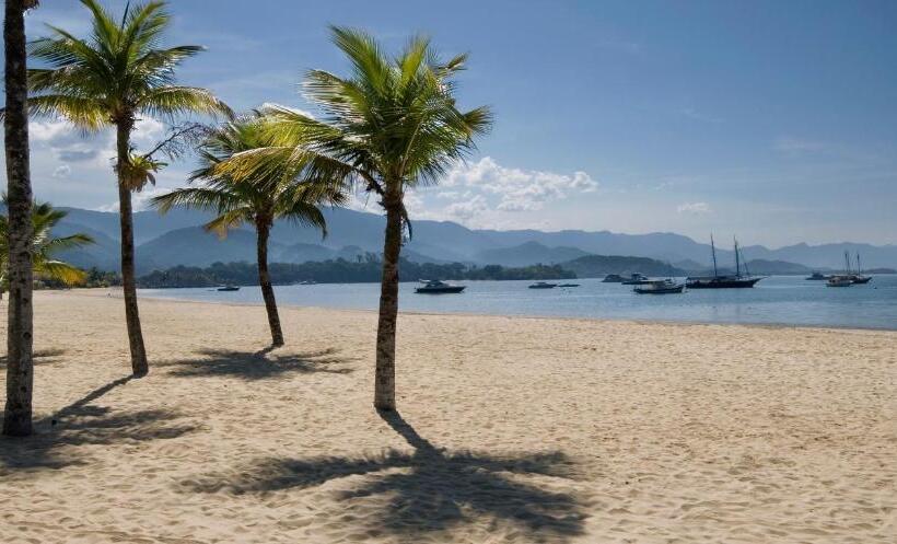 هتل Angra Boutique