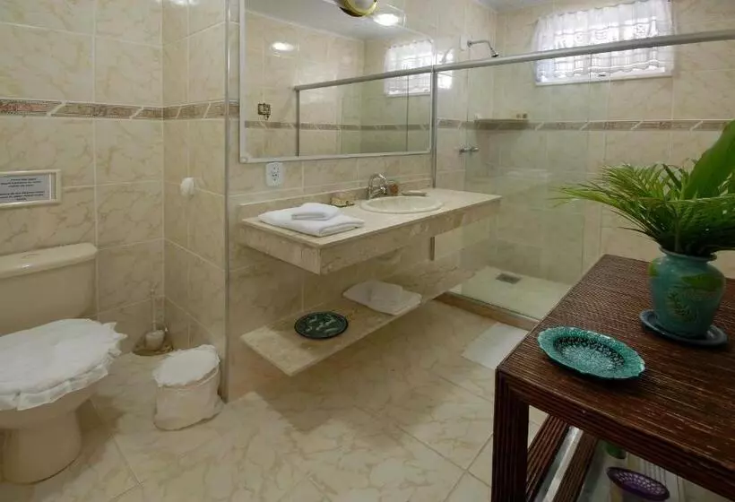 Отель Angra Boutique