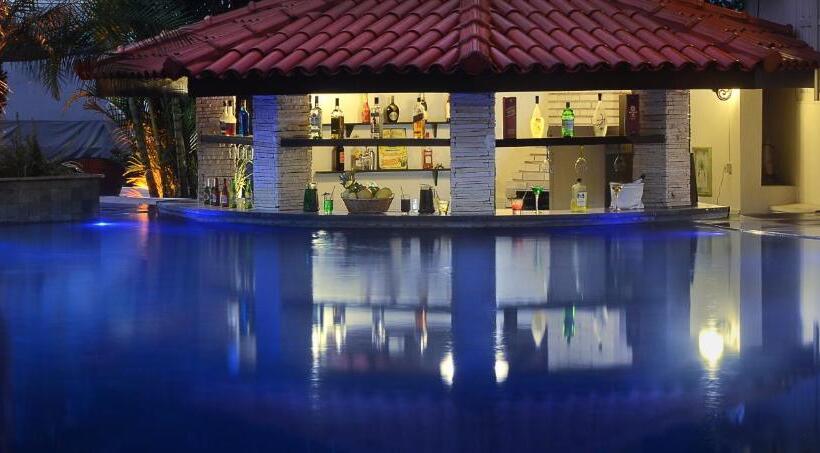 هتل Angra Boutique