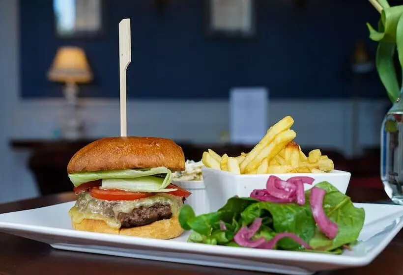 בית מלון כפרי Bourne Hall Country