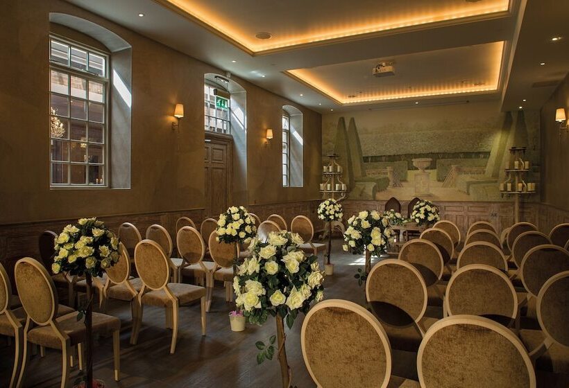 Отель Fawsley Hall