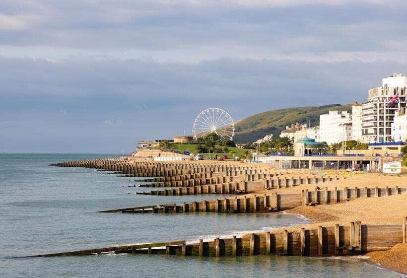 בית מלון כפרי The Burlington