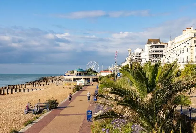 בית מלון כפרי The Burlington