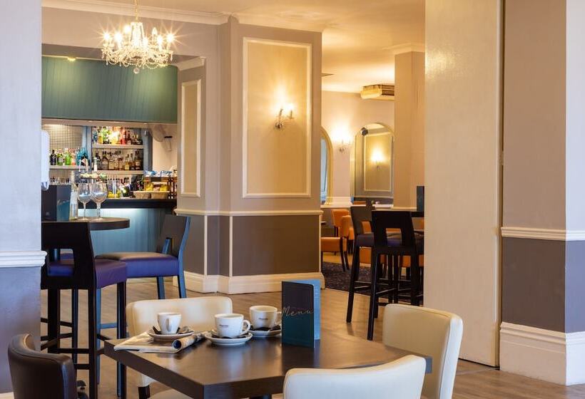 בית מלון כפרי The Burlington