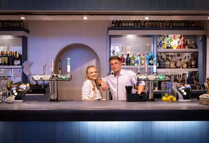 בית מלון כפרי The Burlington