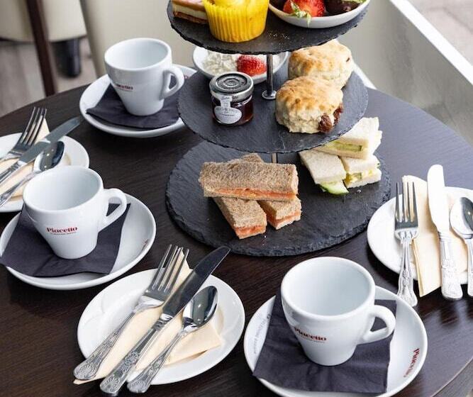 בית מלון כפרי The Burlington