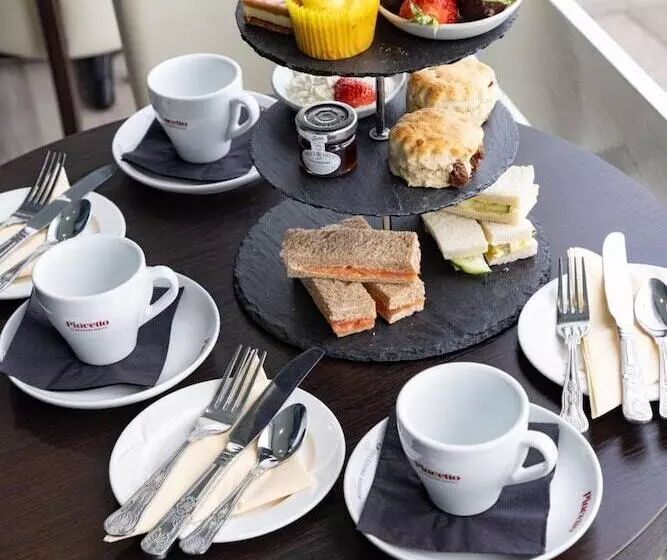 בית מלון כפרי The Burlington