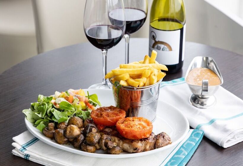 בית מלון כפרי The Burlington