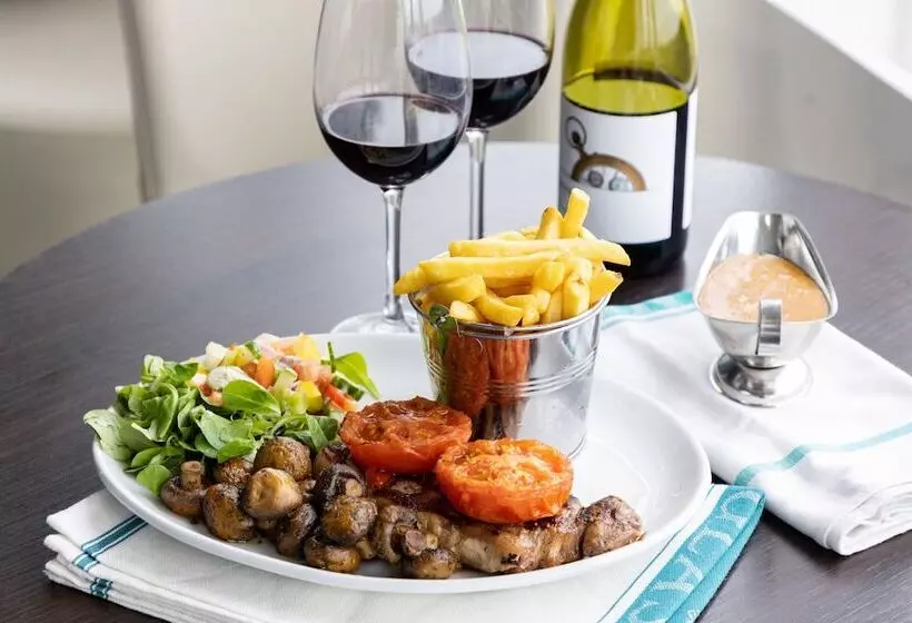 בית מלון כפרי The Burlington