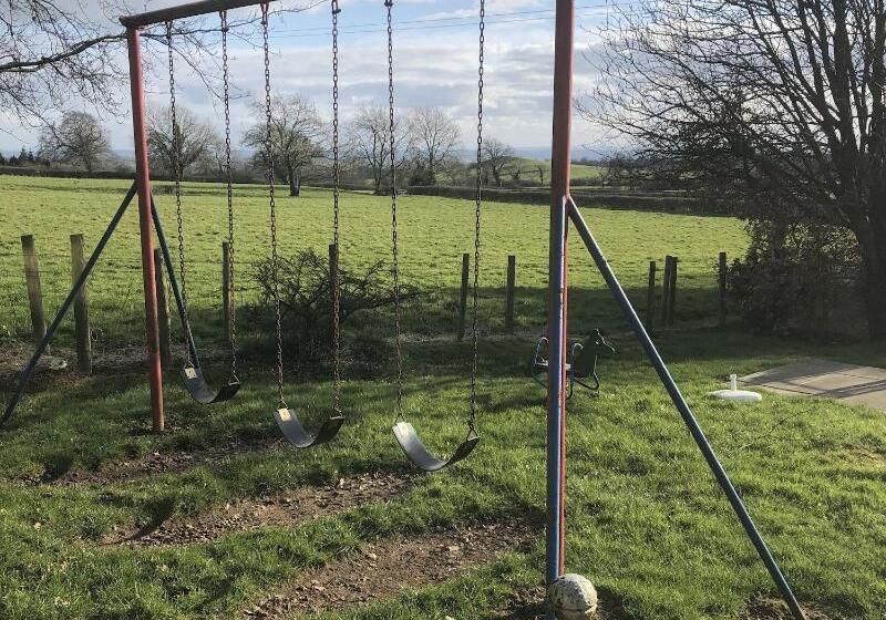 فندق The Dog & Partridge Country Inn