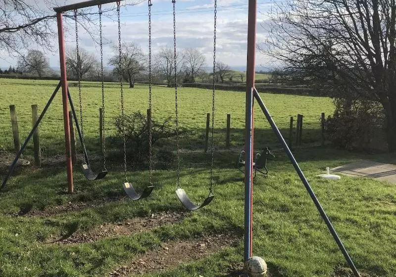 Отель The Dog & Partridge Country Inn