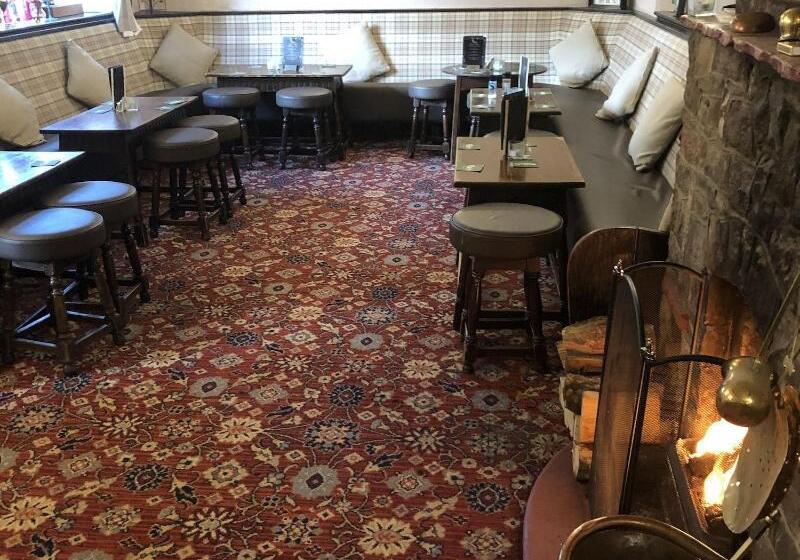 فندق The Dog & Partridge Country Inn