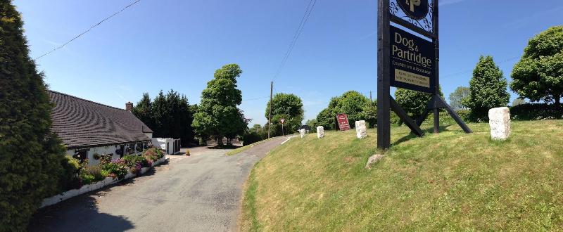 فندق The Dog & Partridge Country Inn