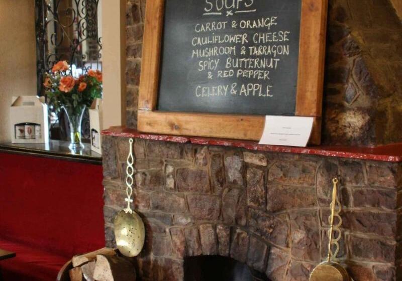 فندق The Dog & Partridge Country Inn