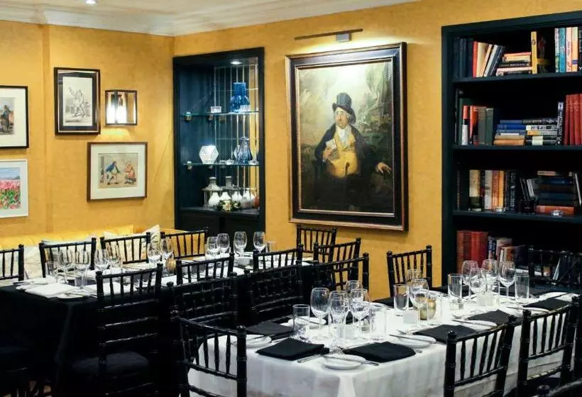 Hotelli The Fox Club London