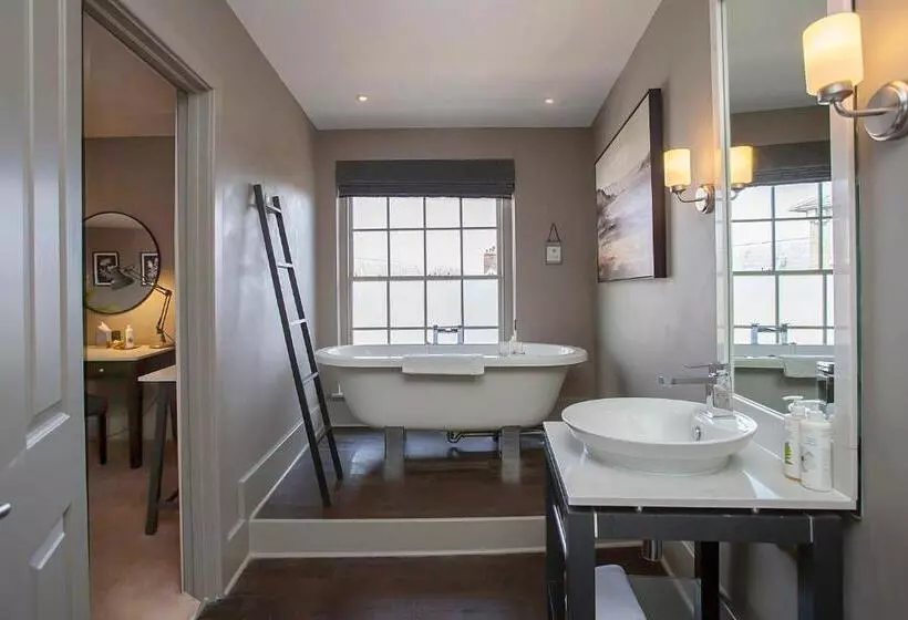 Отель The Grosvenor Arms