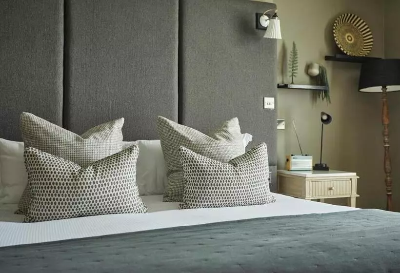 Отель The Grosvenor Arms