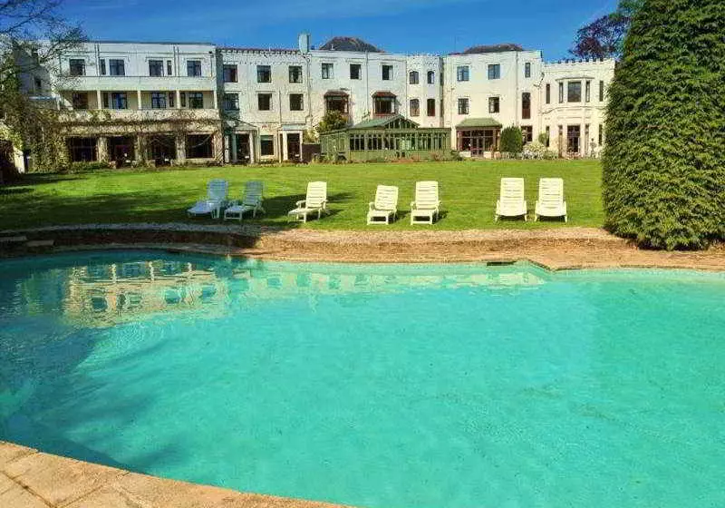 Отель Lyndhurst Park