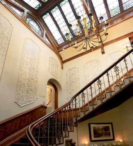 Отель Macdonald Kilhey Court