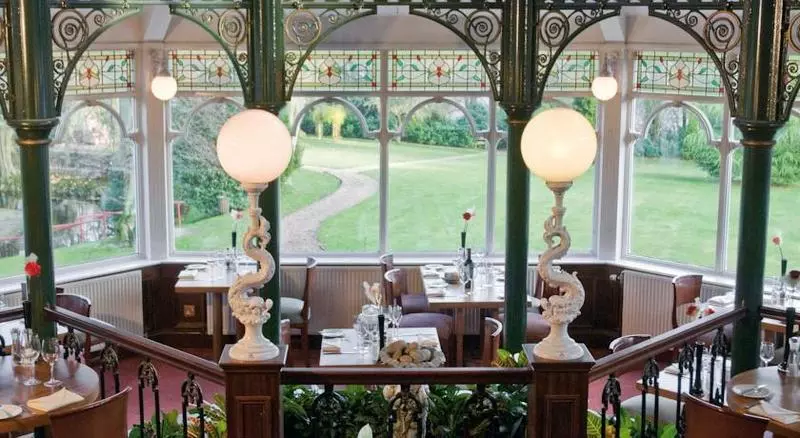 Отель Macdonald Kilhey Court