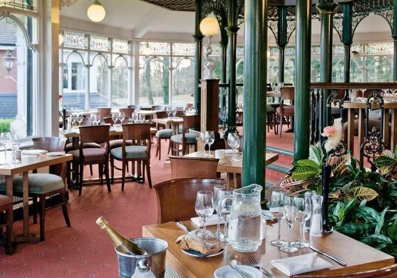 Отель Macdonald Kilhey Court