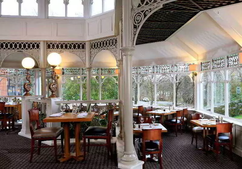 Отель Macdonald Kilhey Court