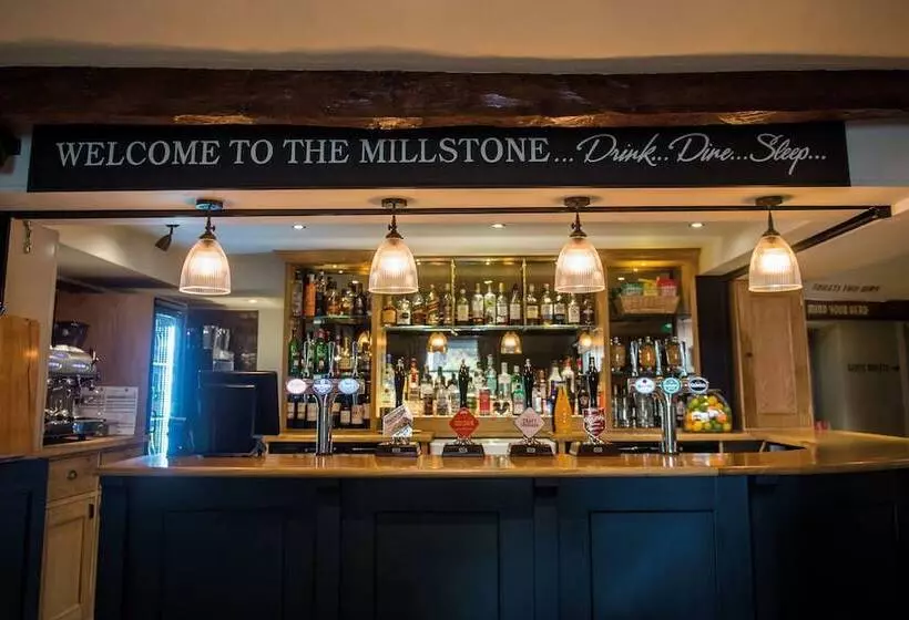 בית מלון כפרי The Millstone, Mellor