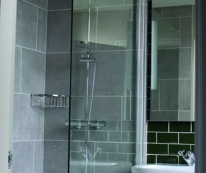 Отель The Millstone, Mellor