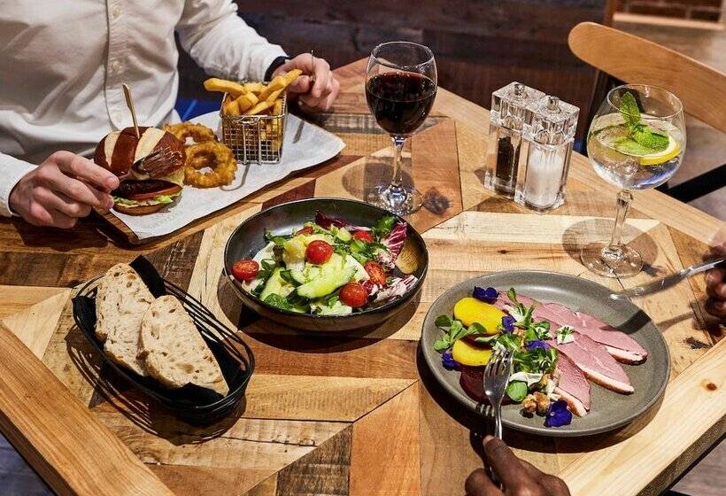 Novotel Wolverhampton City Centre