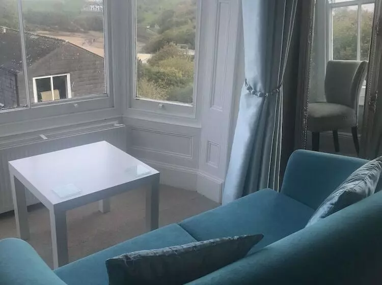 Rooms At The Highcliffe