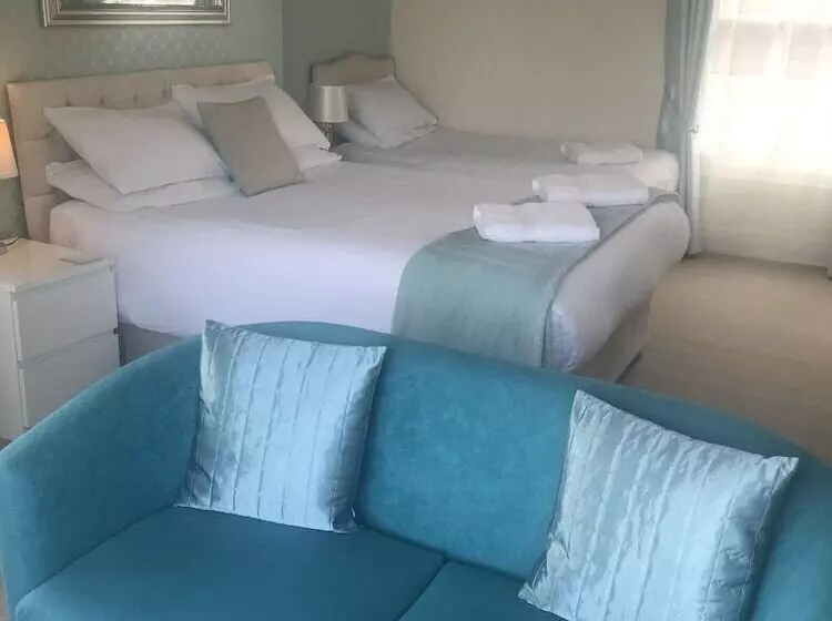 Rooms At The Highcliffe