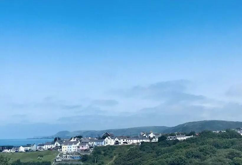 Rooms At The Highcliffe