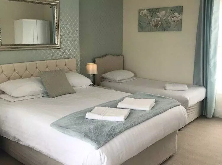 Rooms At The Highcliffe