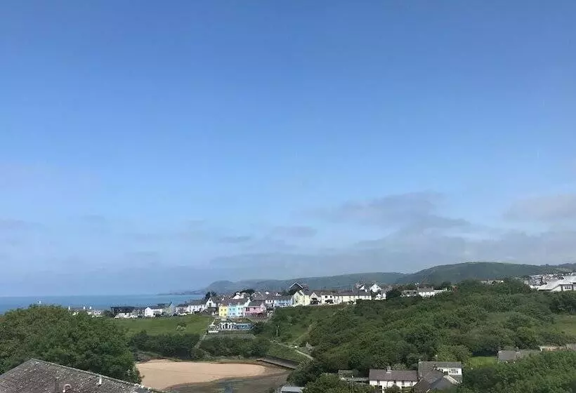 Rooms At The Highcliffe