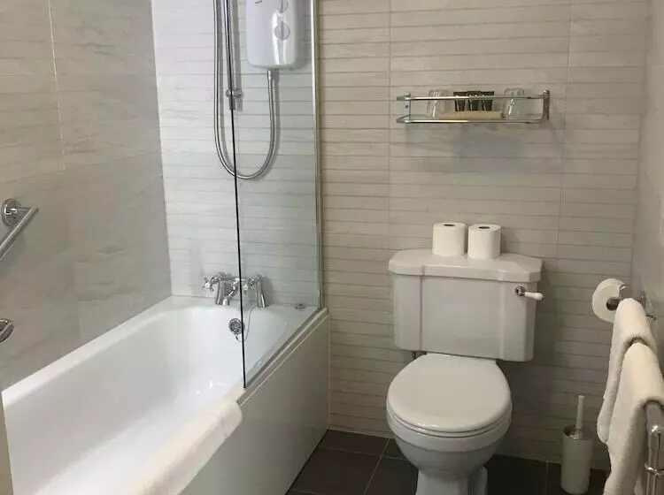 Rooms At The Highcliffe