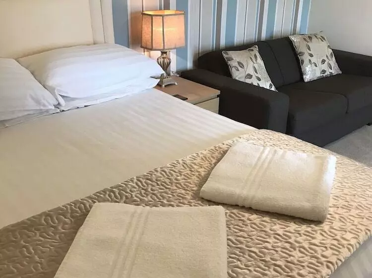 Rooms At The Highcliffe