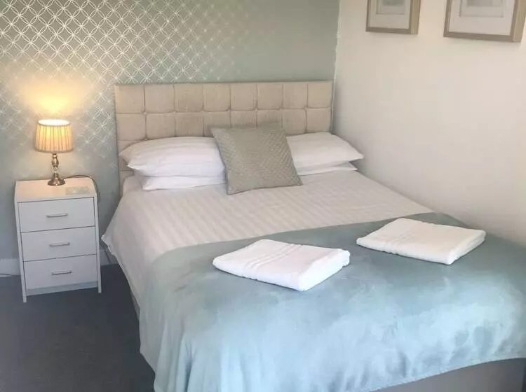 Rooms At The Highcliffe