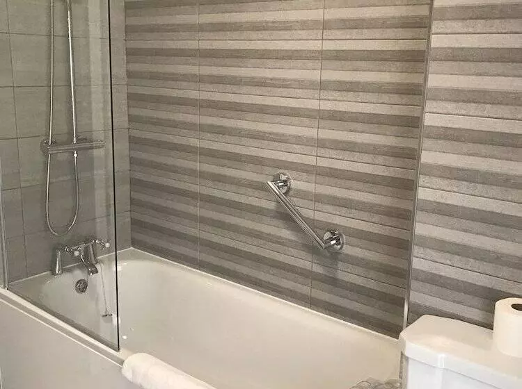 Rooms At The Highcliffe