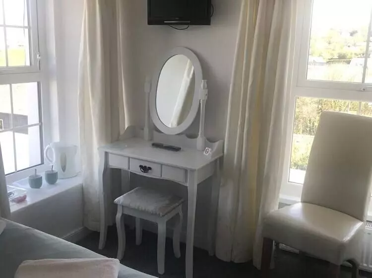 Rooms At The Highcliffe