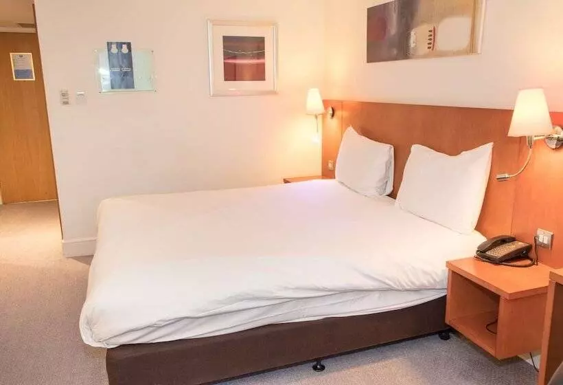 Hotelli Best Western Plus Moat House Reading