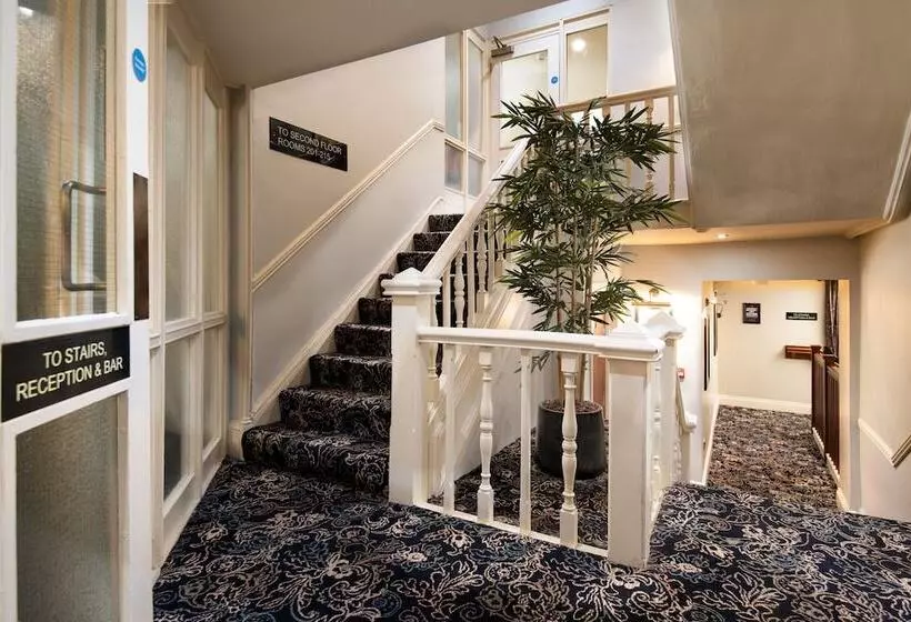 בית מלון כפרי The Ambleside Inn   The Inn Collection Group