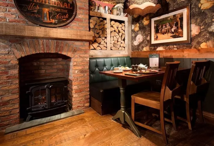 בית מלון כפרי The Ambleside Inn   The Inn Collection Group