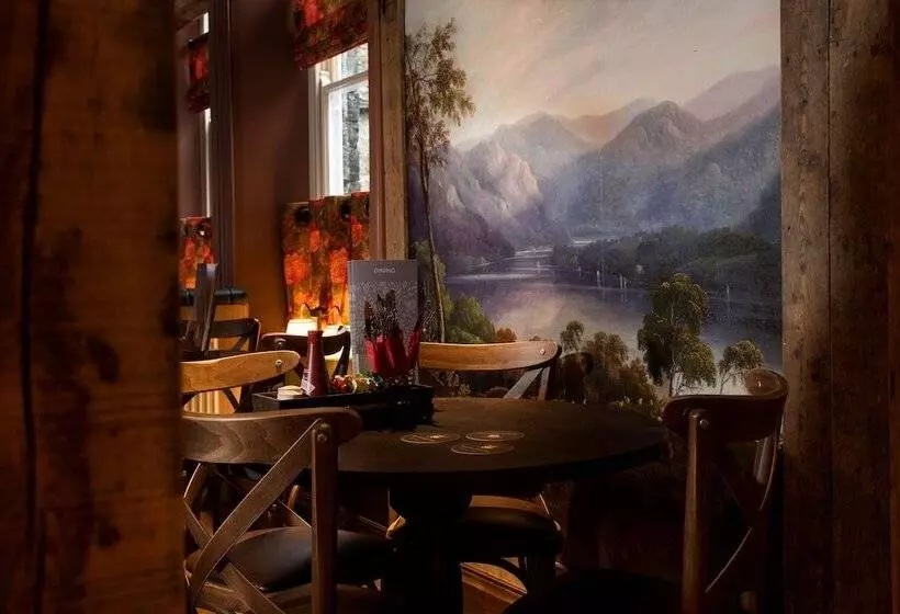 בית מלון כפרי The Ambleside Inn   The Inn Collection Group