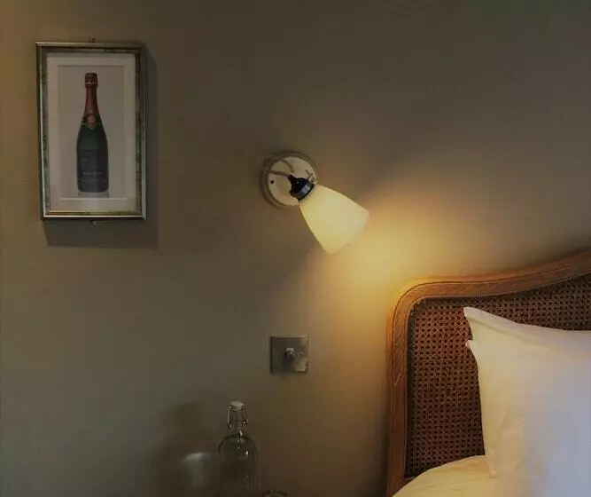 Отель The Ship Inn