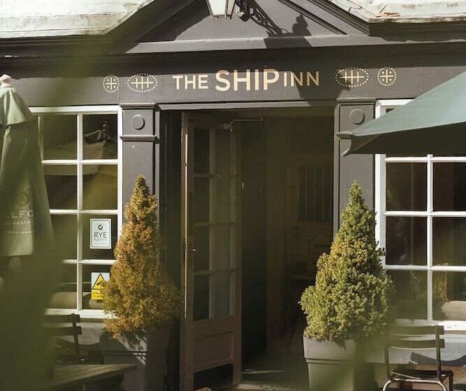 ホテル The Ship Inn
