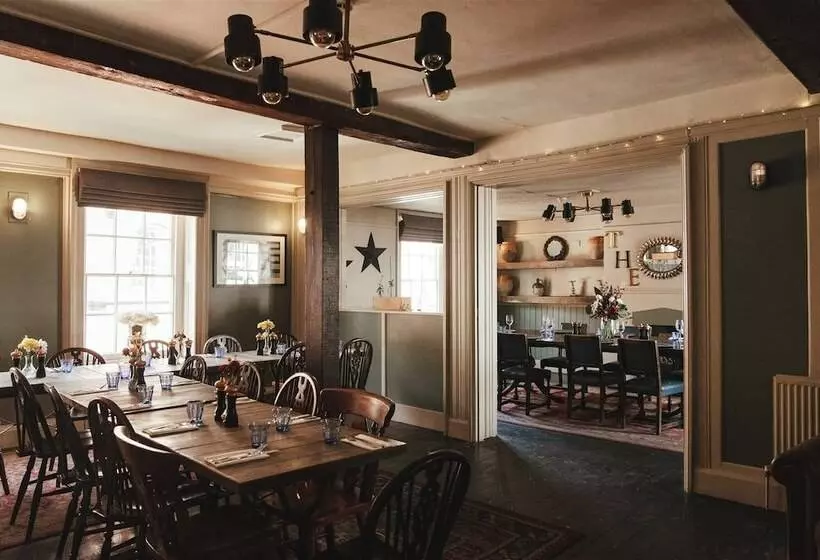 Отель The Ship Inn