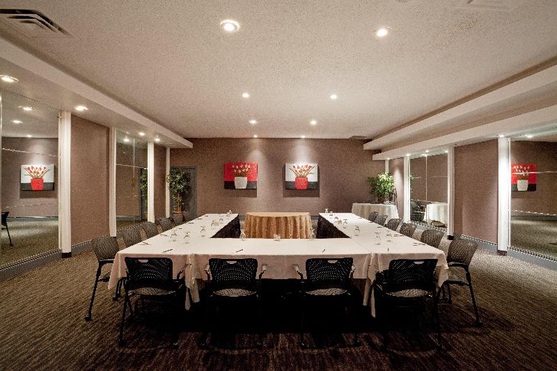 هتل Armon Plaza Montreal Airpt, Trademark Collection By Wyndham