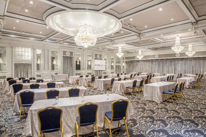 هتل Armon Plaza Montreal Airpt, Trademark Collection By Wyndham