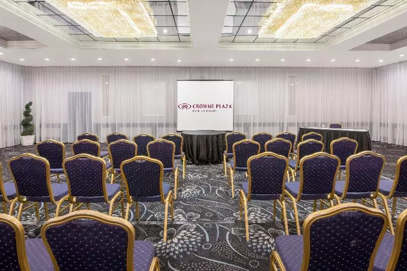 Отель Armon Plaza Montreal Airpt, Trademark Collection By Wyndham