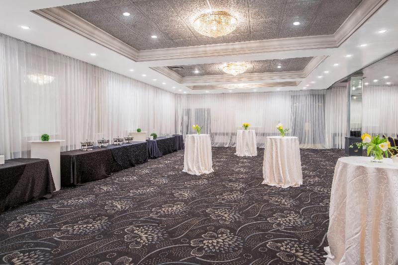 هتل Armon Plaza Montreal Airpt, Trademark Collection By Wyndham